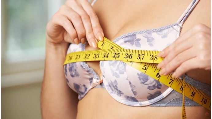 Mesure des seins avant prise de graisse.